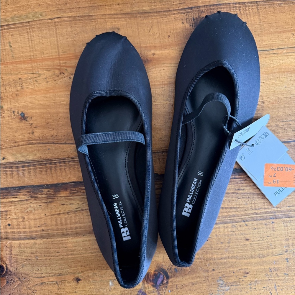 Pull&Bear Women's Black Mary Jane Flats